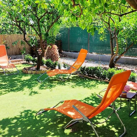 Karmen Auf Zwei Ebenen Mit Garten Holiday home Orebic