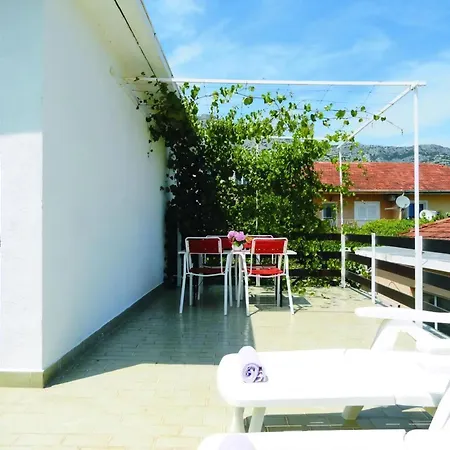 Karmen Auf Zwei Ebenen Mit Garten Holiday home *