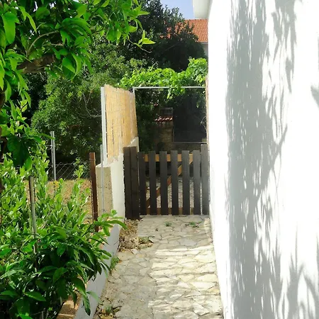 Karmen Auf Zwei Ebenen Mit Garten