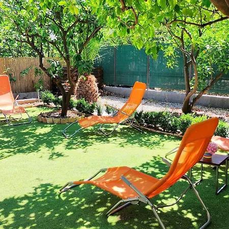 Karmen Auf Zwei Ebenen Mit Garten